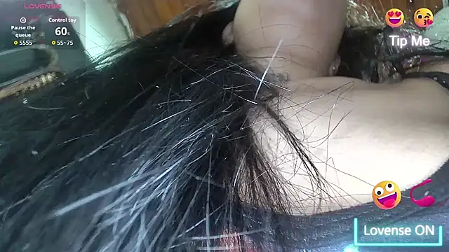 white sexy  online show from April 21, 2026, 11:27 am