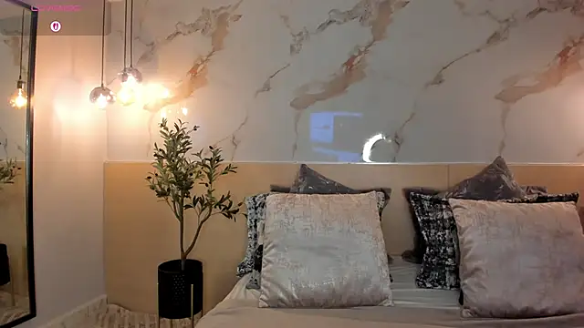 LeaThompson online show from September 23, 2025, 12:13 am