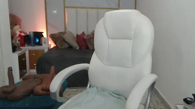 annita cooper  online show from February 26, 2025, 7:05 pm