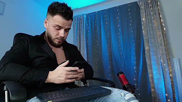 juliusmasters online show from January 25, 2025, 9:04 pm