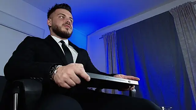 juliusmasters online show from January 27, 2025, 9:33 pm