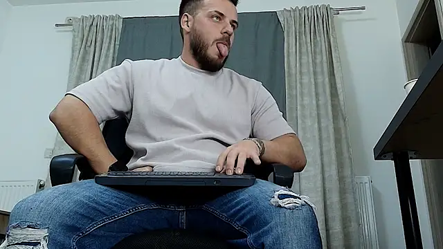 juliusmasters online show from October 3, 2025, 7:44 pm