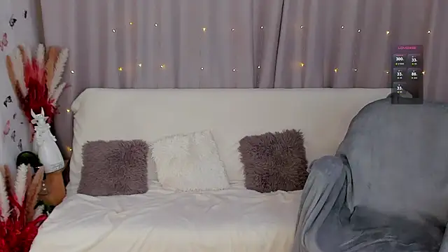 LisaMooore online show from January 6, 2025, 12:59 am