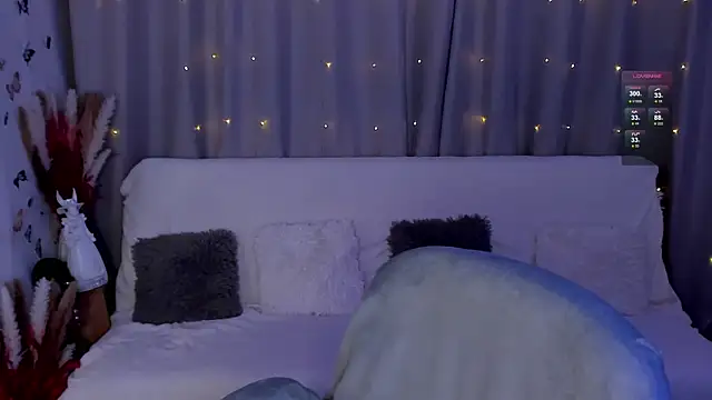 LisaMooore online show from January 8, 2025, 3:40 am