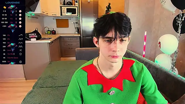 Aaron Boom online show from December 25, 2024, 11:31 pm