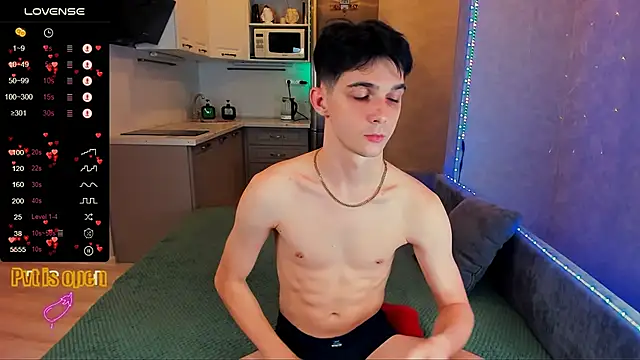 Aaron Boom online show from October 31, 2025, 12:44 am