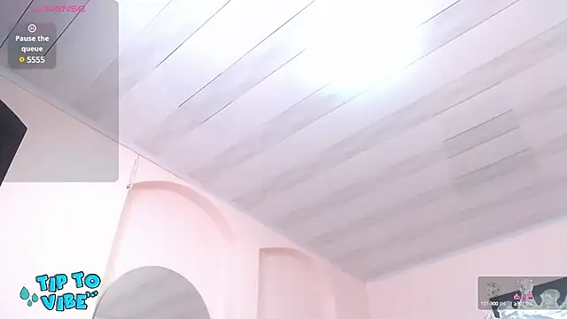 tamarafoxy  online show from December 7, 2024, 10:45 am