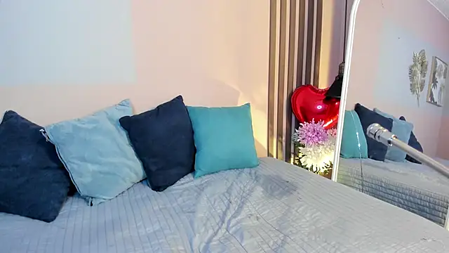 charloottee 1 online show from March 1, 2025, 4:04 am