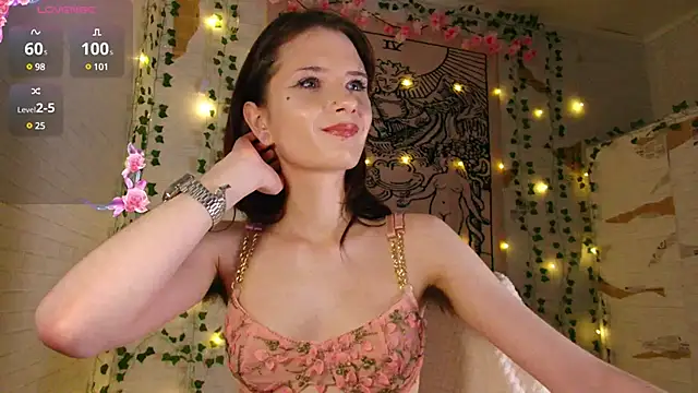 Snapshot of summerhazeee chatting on December 21, 2024, 7:38 pm summerhazeee online show from December 21, 2024, 7:38 pm