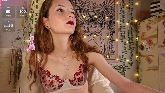 Snapshot of summerhazeee chatting on November 8, 2025, 5:23 pm summerhazeee online show from November 8, 2025, 5:23 pm