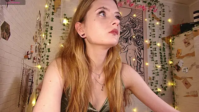 Snapshot of summerhazeee chatting on February 12, 2026, 5:08 pm summerhazeee online show from February 12, 2026, 5:08 pm