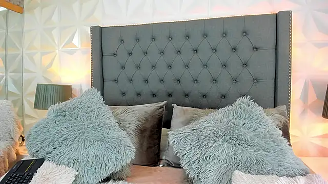 sarah salis  online show from January 13, 2025, 4:41 pm