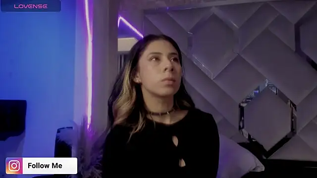 Sara Foxx1 online show from April 8, 2026, 7:03 pm