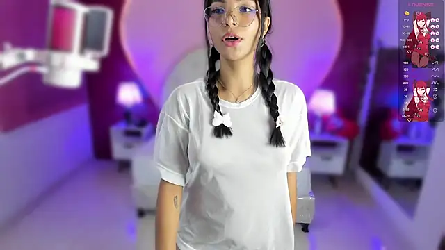 lauramartin1 online show from February 8, 2025, 1:00 am