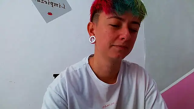 tomboyblue online show from September 25, 2025, 2:54 pm