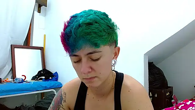 tomboyblue online show from November 23, 2025, 4:12 am