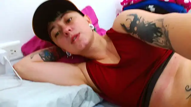 tomboyblue online show from December 14, 2025, 5:07 pm