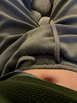 Snapshot of DurableFog chatting on February 9, 2026, 4:22 pm DurableFog online show from February 9, 2026, 4:22 pm