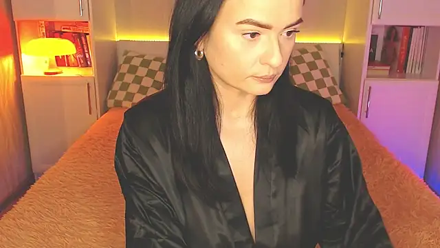 Leaaaaaaaaa online show from November 4, 2025, 6:07 pm