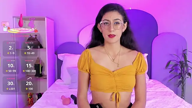 SophieGomez22 online show from December 18, 2025, 11:27 am