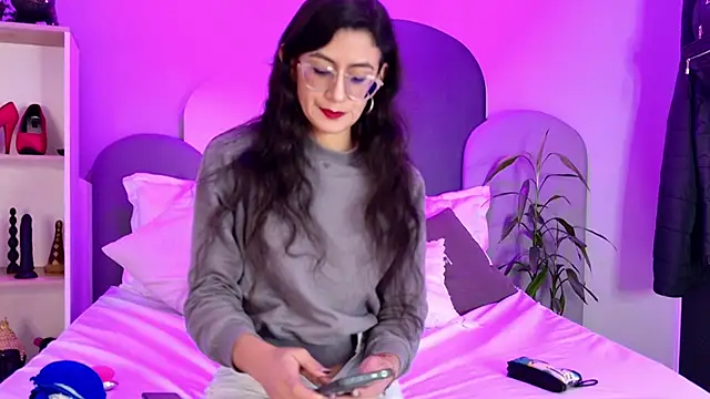 SophieGomez22 online show from April 22, 2026, 11:34 am