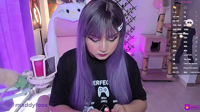 Snapshot of MaddyFooxx chatting on April 28, 2026, 10:37 pm MaddyFooxx online show from April 28, 2026, 10:37 pm