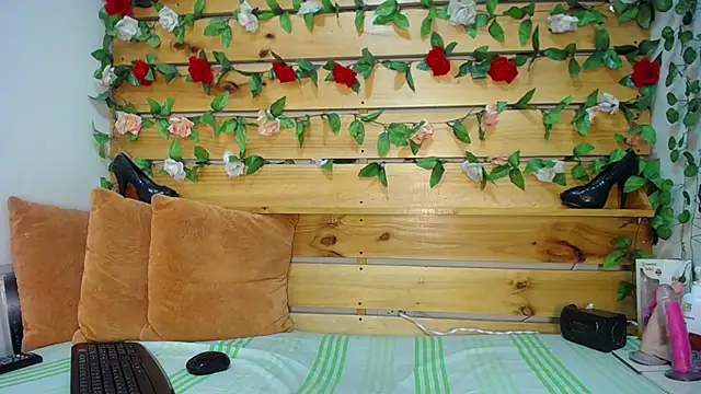 daniela casallas  online show from February 1, 2025, 5:37 pm