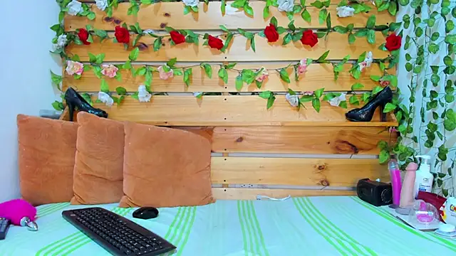 daniela casallas  online show from March 11, 2025, 5:35 pm