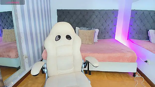 rebeca cortez  online show from January 13, 2025, 4:07 am