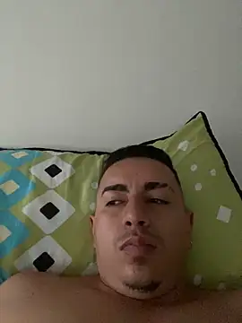 DanielGomez9 online show from January 1, 2025, 10:35 pm