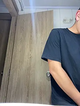 DanielGomez9 online show from January 6, 2025, 11:20 pm