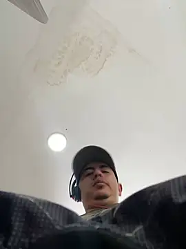 DanielGomez9 online show from January 20, 2025, 4:23 pm