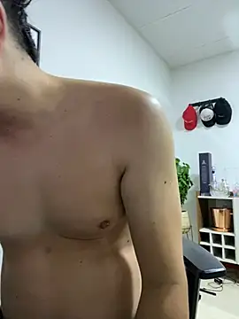 DanielGomez9 online show from January 21, 2025, 12:18 pm