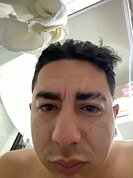 DanielGomez9 online show from February 20, 2025, 12:47 pm