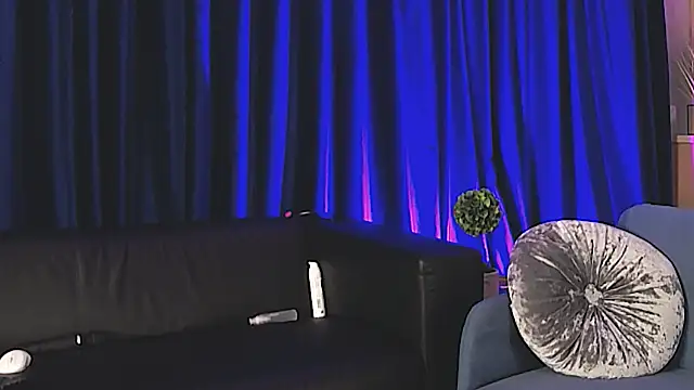 RosaCatalleya online show from February 4, 2026, 5:13 am