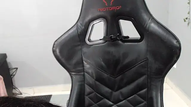 Livia Diaz online show from November 14, 2025, 2:21 am