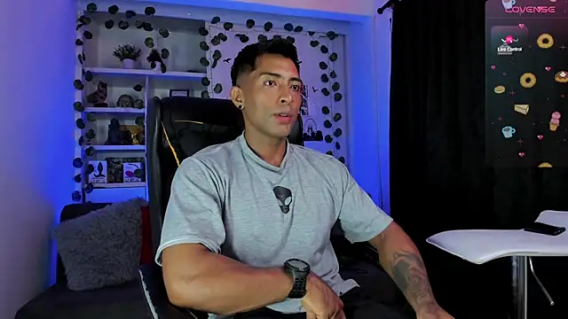 Couple muscle1 online show from December 30, 2024, 11:49 pm