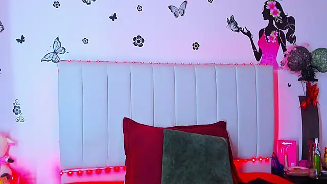 caro lyne  online show from April 20, 2026, 5:05 pm