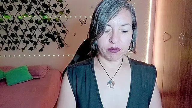 Lady breaks hearts online show from December 1, 2025, 10:31 am