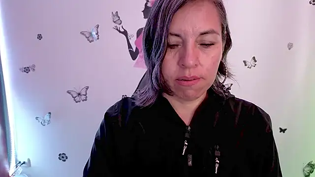 Lady breaks hearts online show from April 21, 2026, 12:44 pm