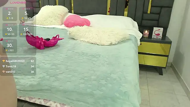 crissticutte online show from March 16, 2025, 8:21 am