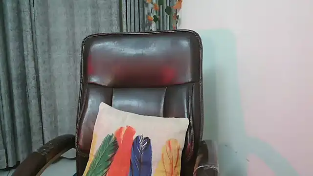 urvashihott online show from January 25, 2025, 8:42 am