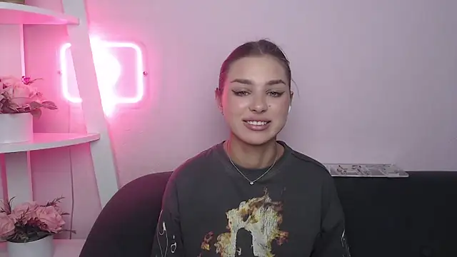 MilanaAngelAs online show from November 30, 2025, 7:34 am