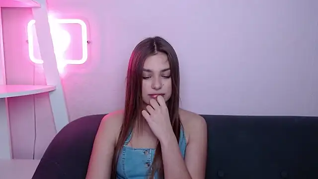 MilanaAngelAs online show from March 16, 2026, 5:44 am