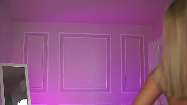 EvaZane online show from January 9, 2026, 8:32 pm