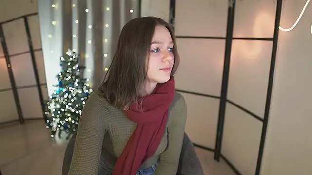 Addelin Moon online show from December 31, 2024, 4:14 pm