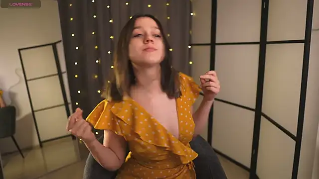 Addelin Moon online show from February 1, 2025, 4:22 pm