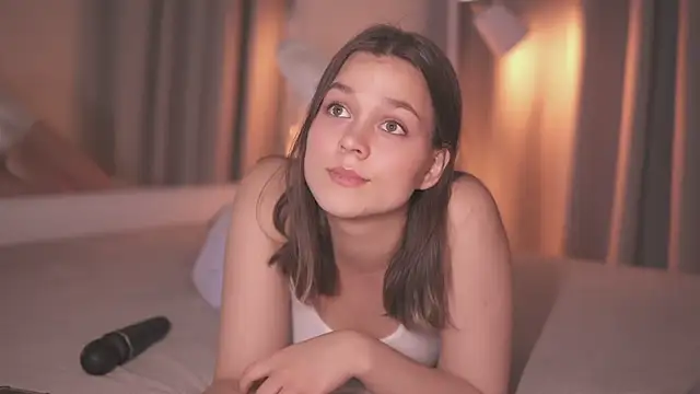 Addelin Moon online show from March 5, 2025, 4:02 pm