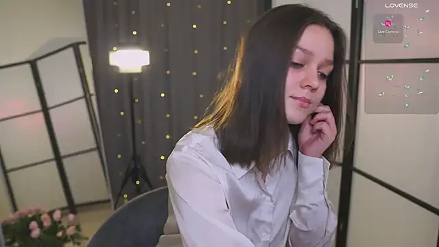 Addelin Moon online show from March 9, 2025, 6:32 pm