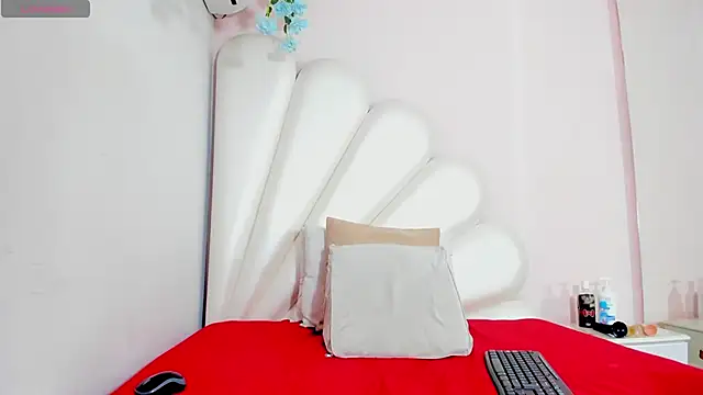 Lorena Hawkins online show from February 3, 2025, 1:40 pm